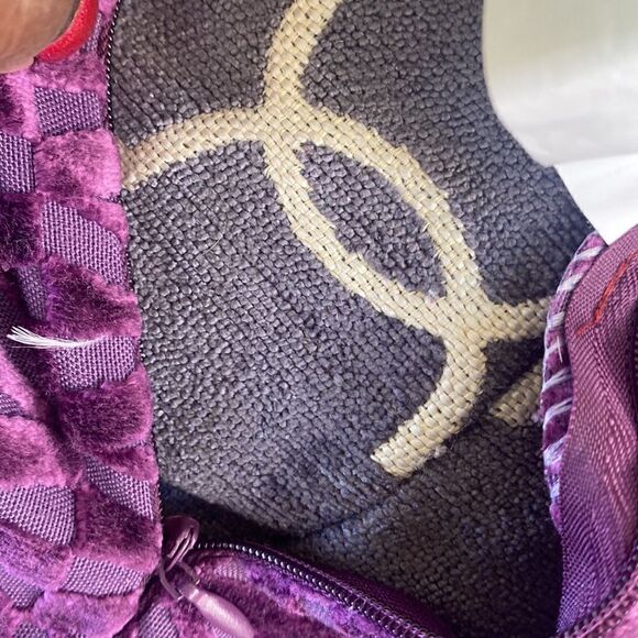 Calvin Klein Home Accent Pillows (2) 19”x19” - Picture 5 of 9